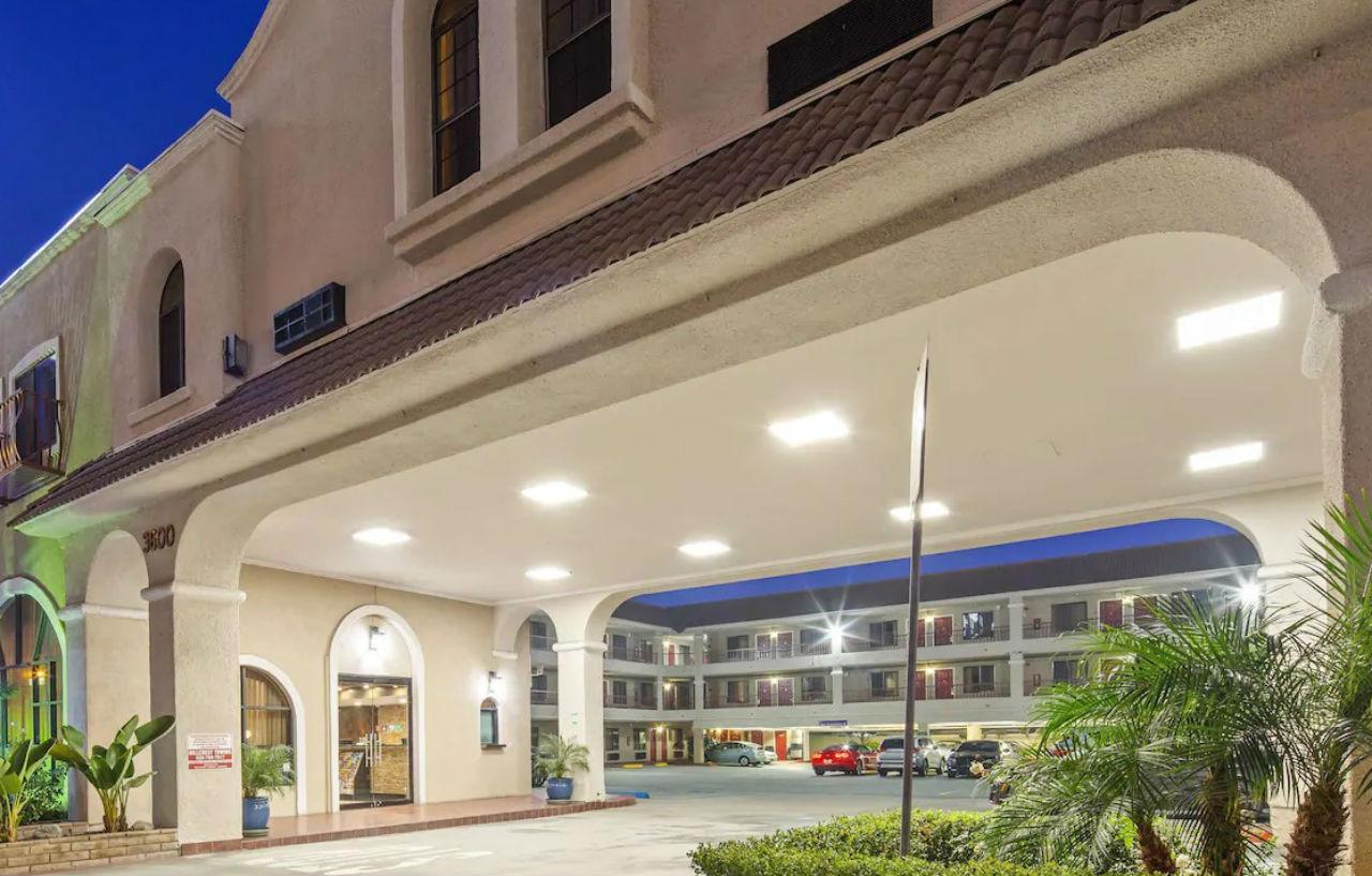 Best Western Pasadena Royale Inn & Suites Luaran gambar