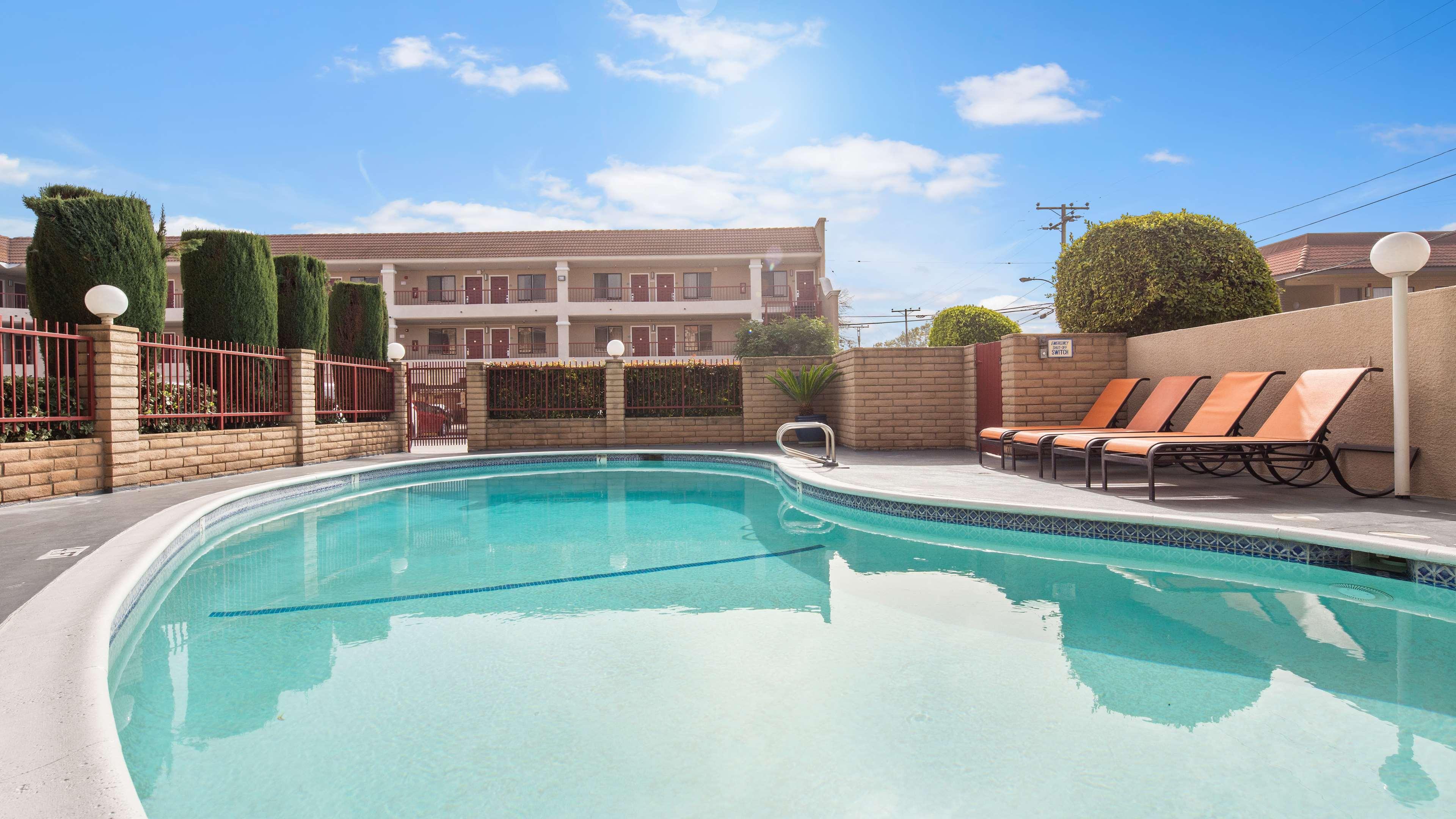 Best Western Pasadena Royale Inn & Suites Luaran gambar