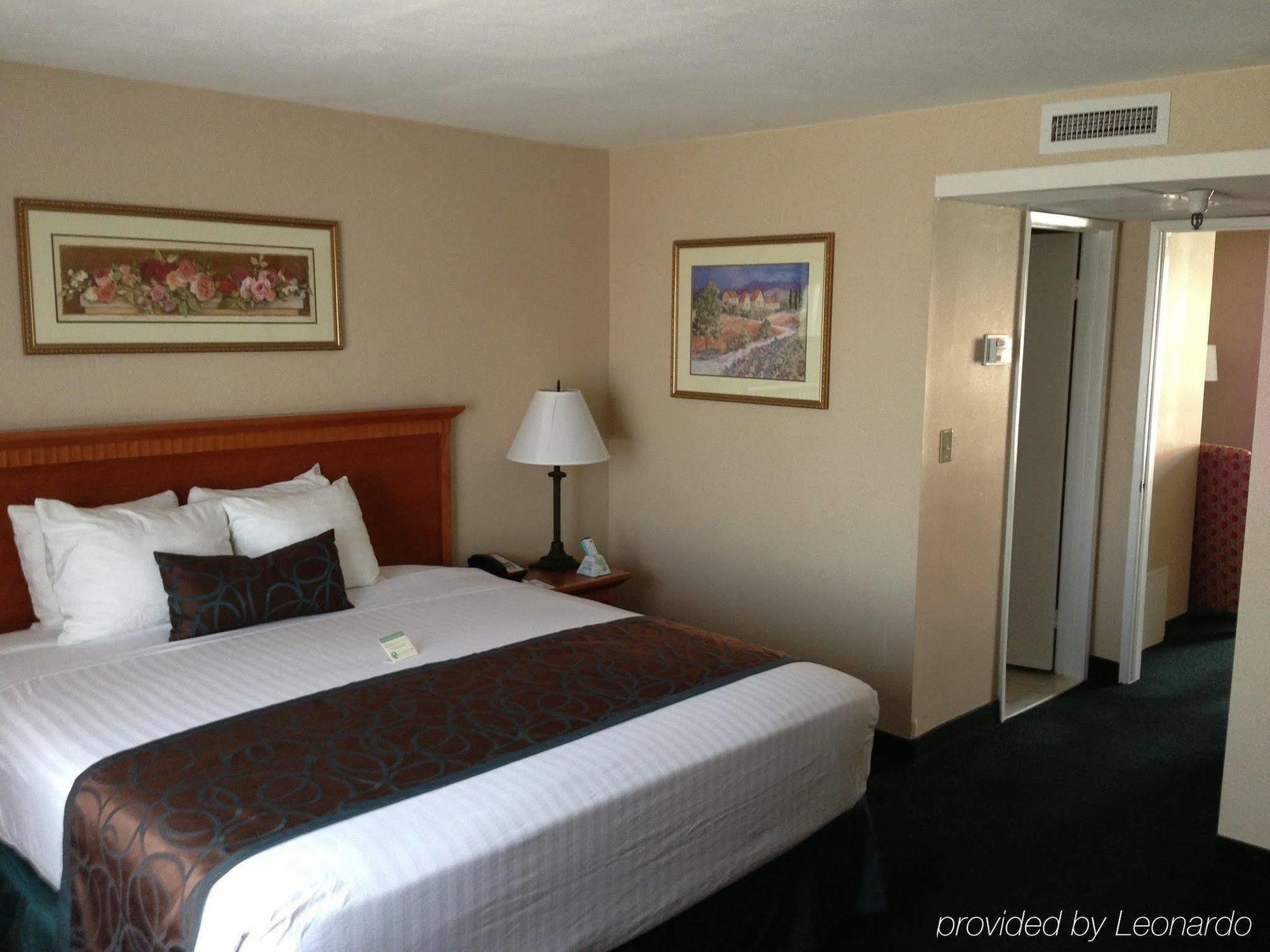 Best Western Pasadena Royale Inn & Suites Luaran gambar